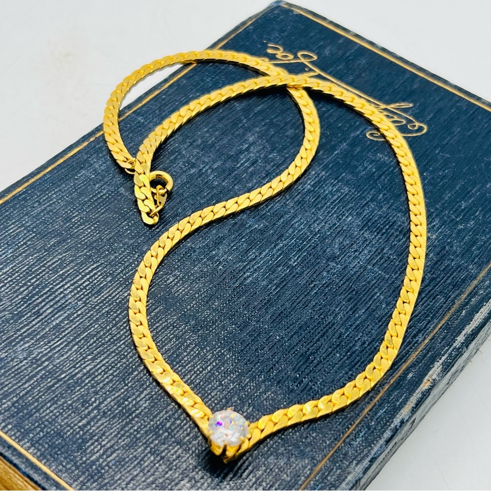 Vintage gold V chain necklace rhinestone center classic 16” - Picture 2 of 5
